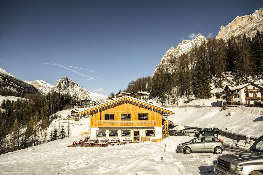 Dolomiti Lodge Alvera กอร์ตินาดัมเปซโซ ภายนอก รูปภาพ